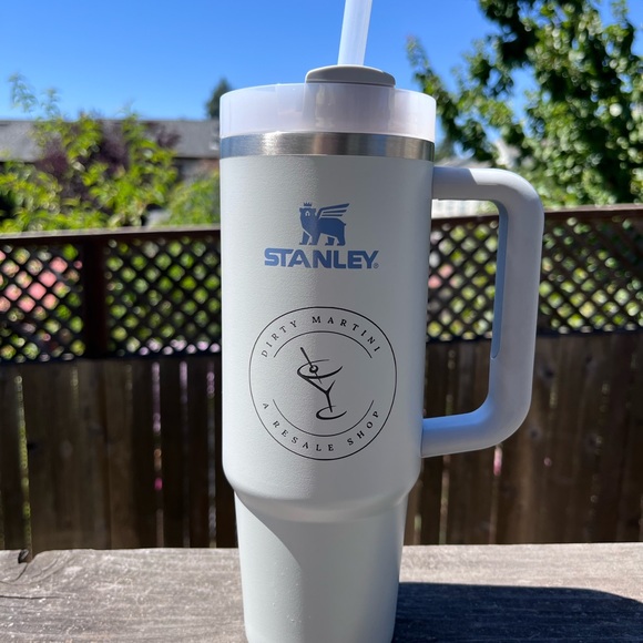 Stanley 30 oz Tumbler with handle color Fog - Picture 2 of 4